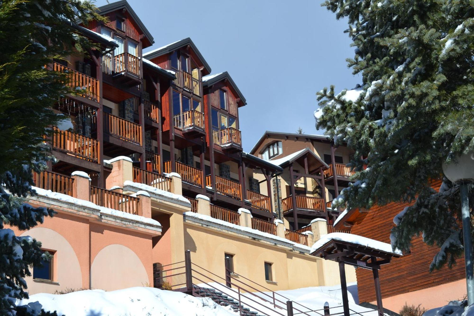 Studio Cabine Chaleureux A Pyrenees 2000 - Wifi Et Parking Prive Bolquere Exterior photo